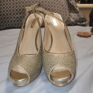Guess size 8.5 heels
